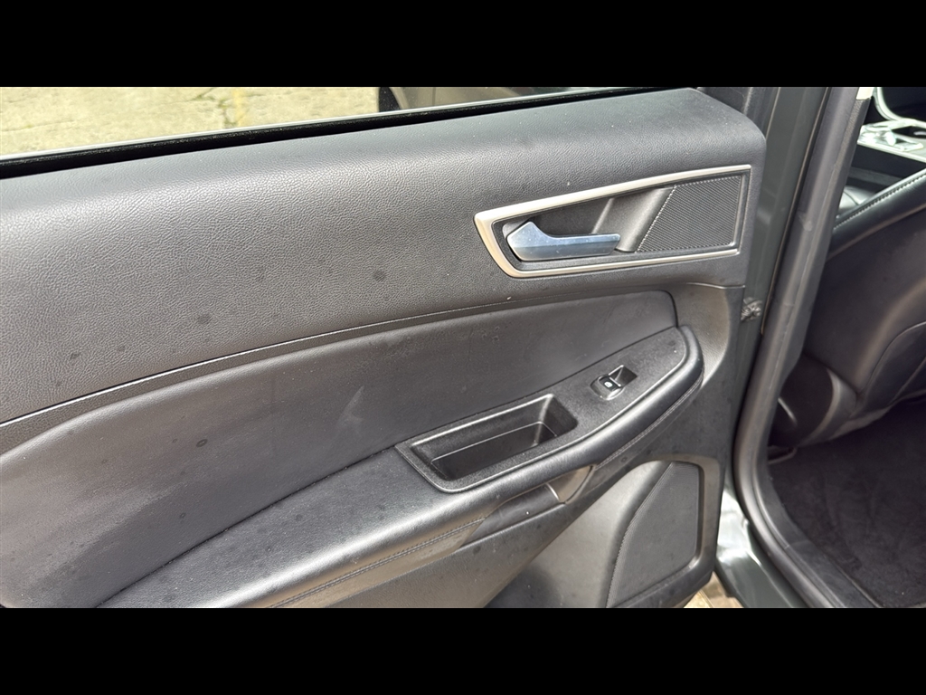 2023 Ford Edge SEL photo 24