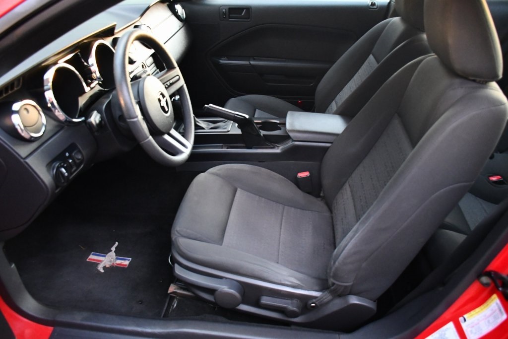 2005 Ford Mustang photo 24