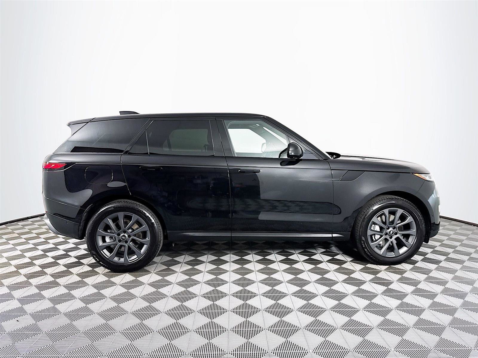 2025 Land Rover Range Rover Sport P360 S photo 4