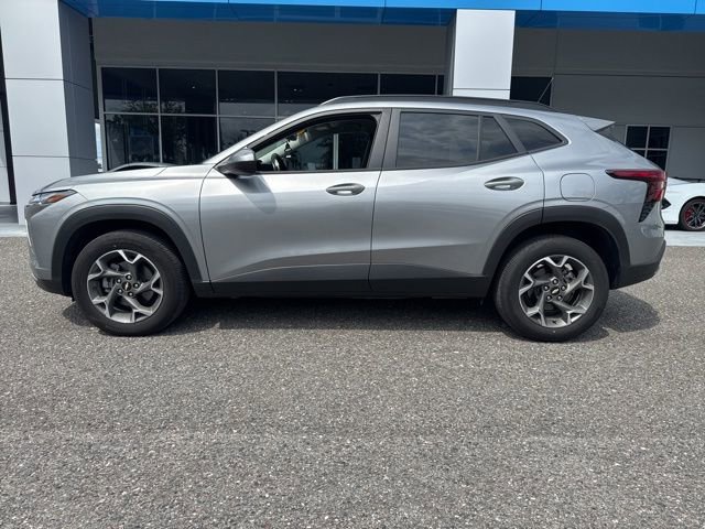 2024 Chevrolet Trax LT photo 2