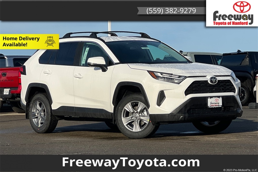 2025 Toyota RAV4 XLE's photo