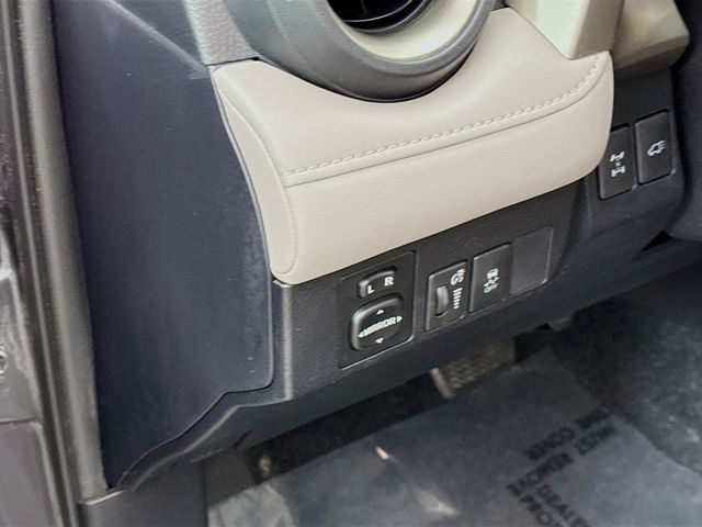 2013 Toyota RAV4 Limited photo 10