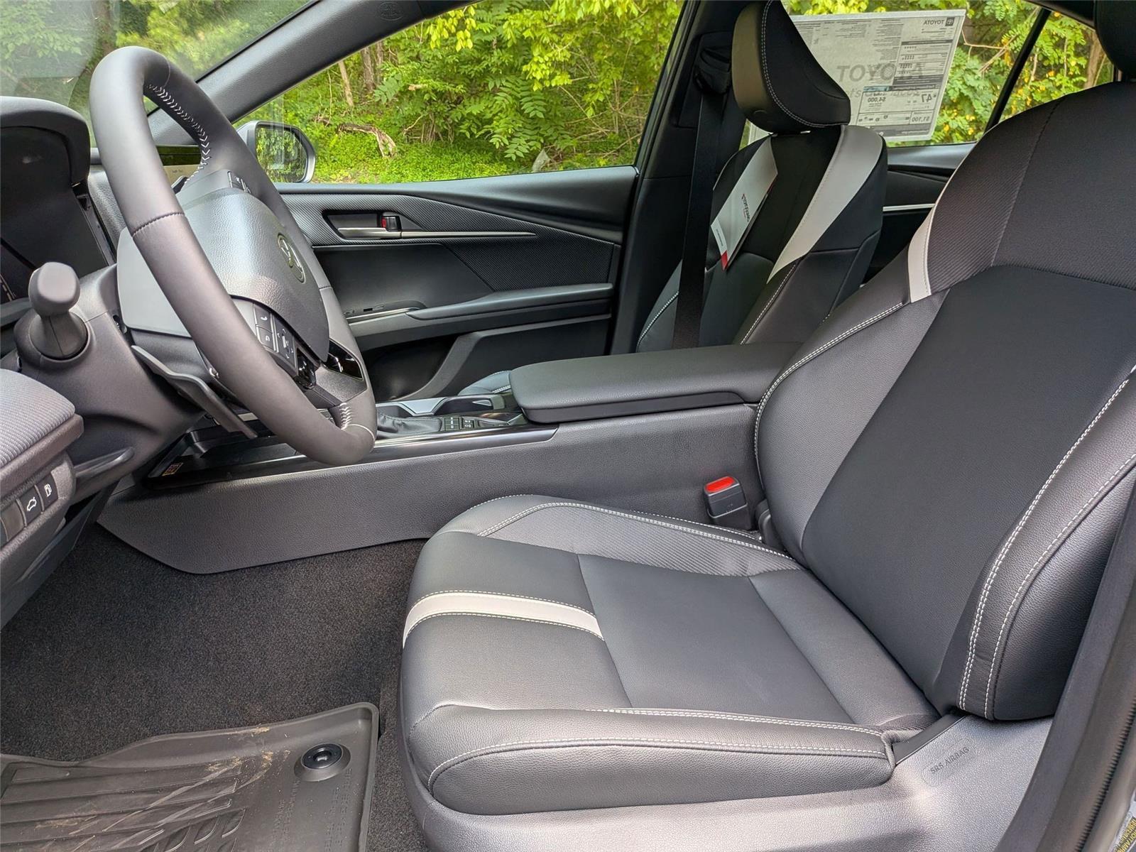 2025 Toyota Camry SE photo 15