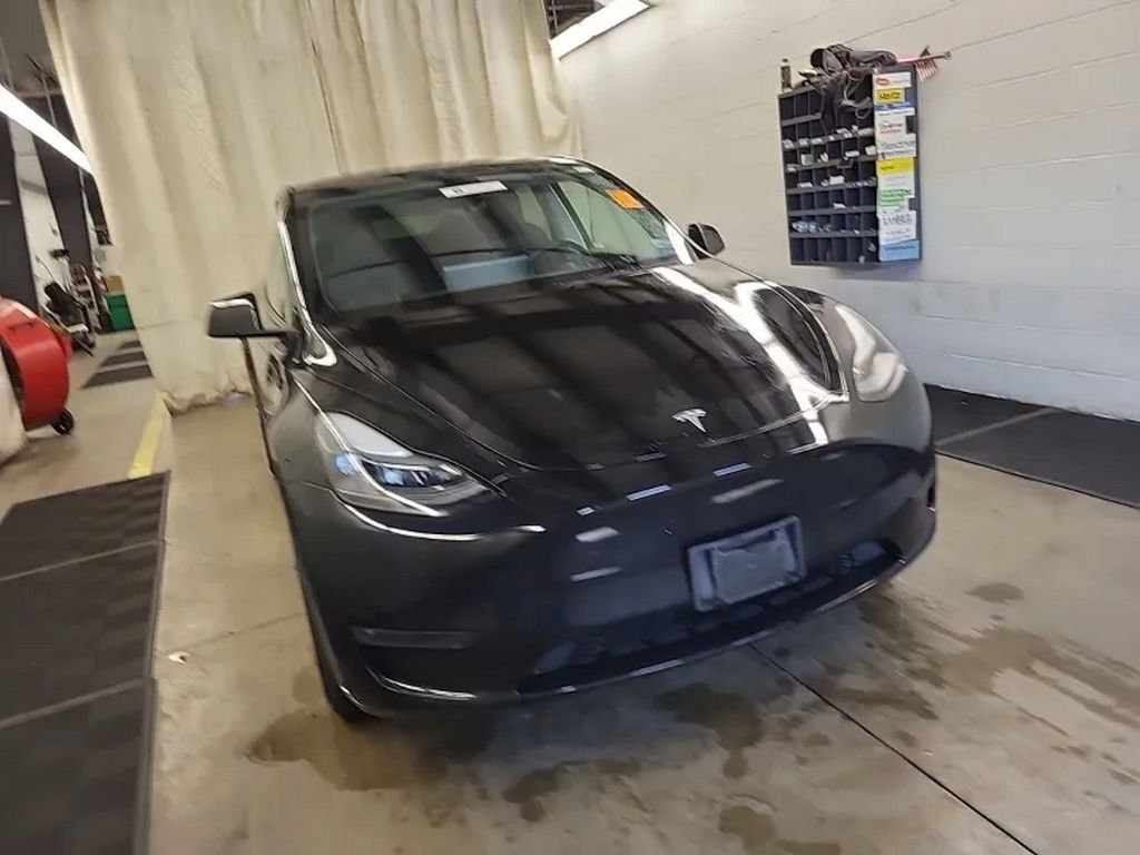 Used 2022 Tesla Model Y Long Range with VIN 7SAYGDEE6NA008543 for sale in Northfield, Minnesota