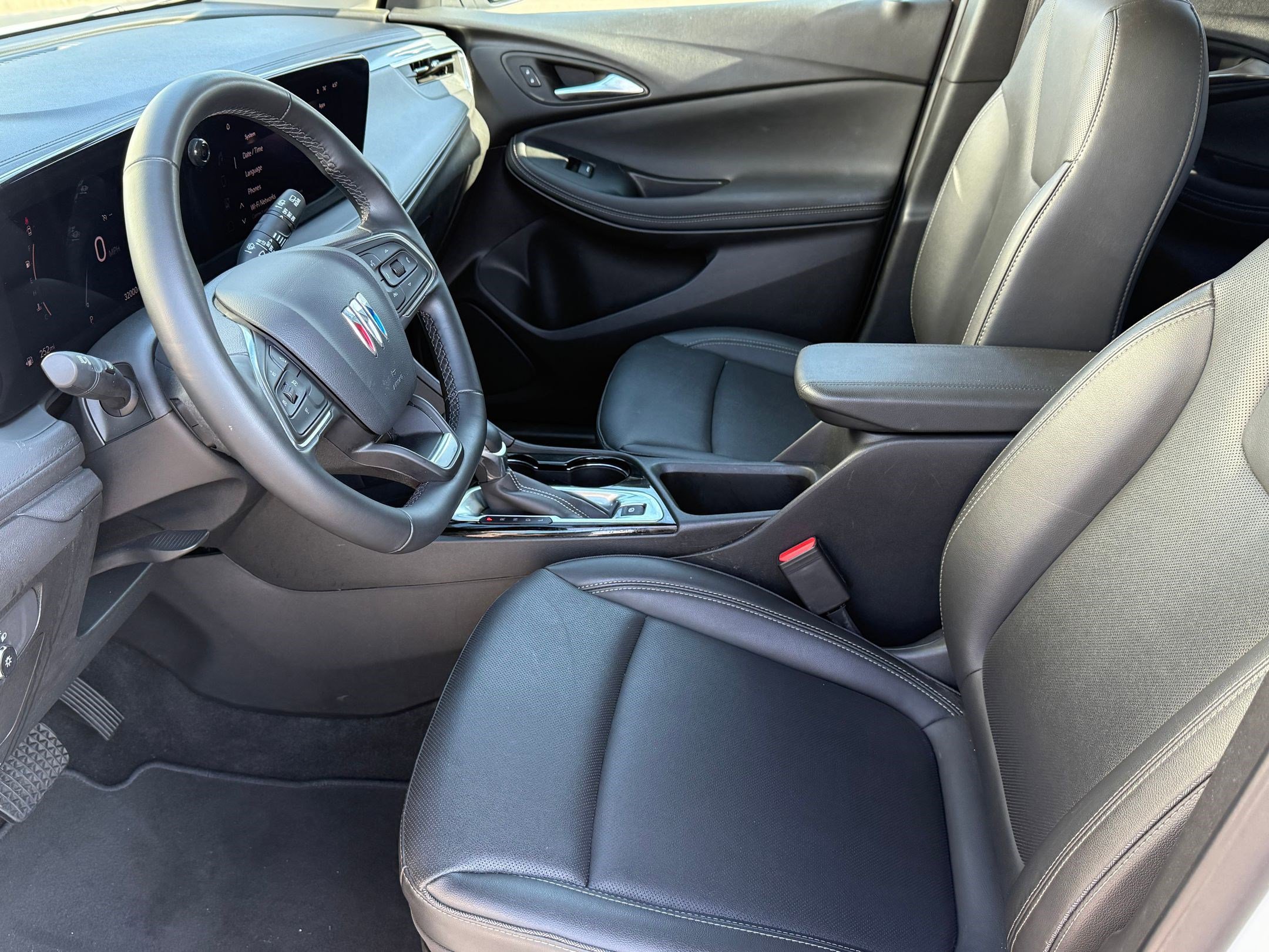 2024 Buick Encore GX Sport Touring photo 2