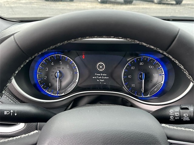 2025 Chrysler Pacifica photo 18