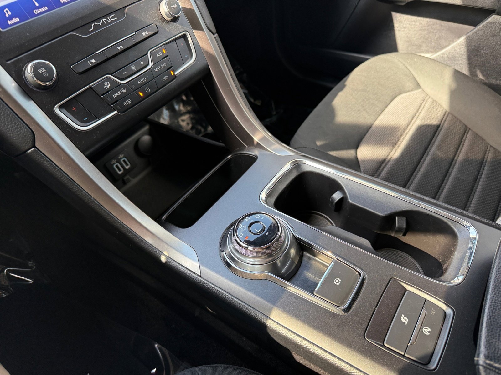 2020 Ford Fusion SE photo 13