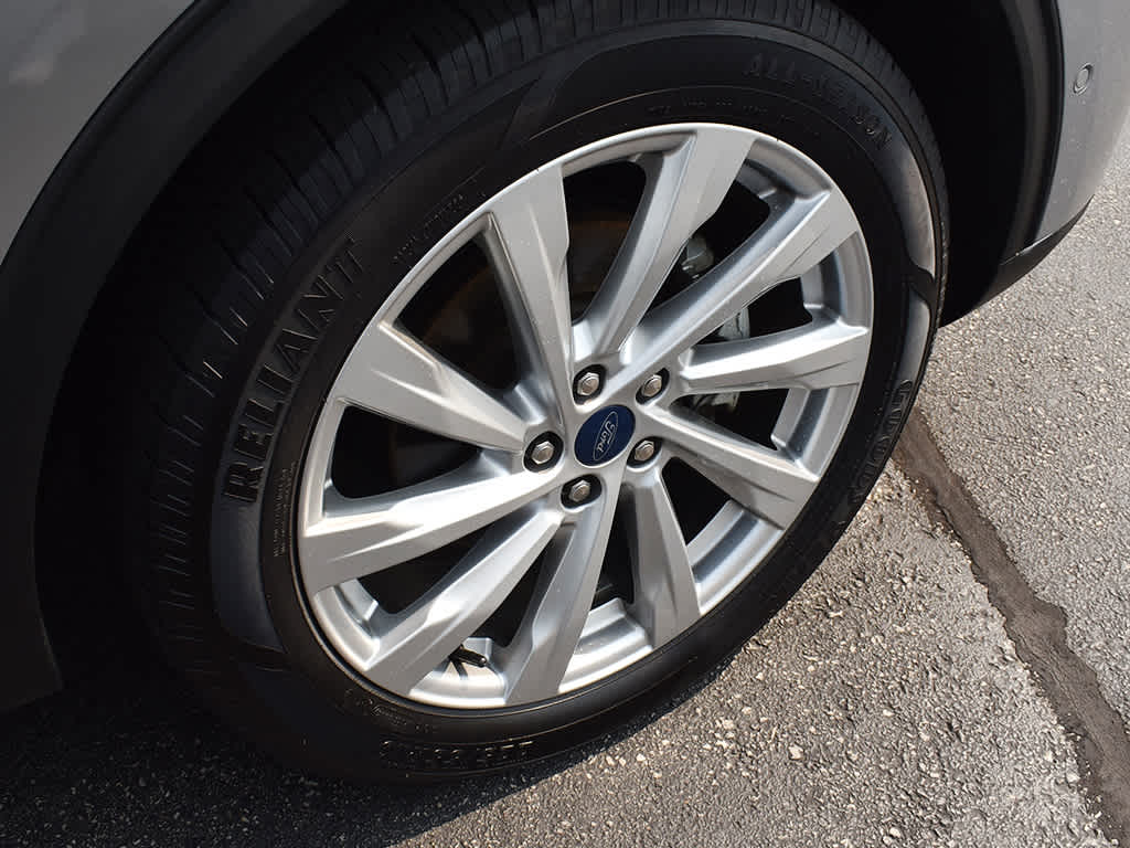 2022 Ford Escape Titanium Hybrid photo 8