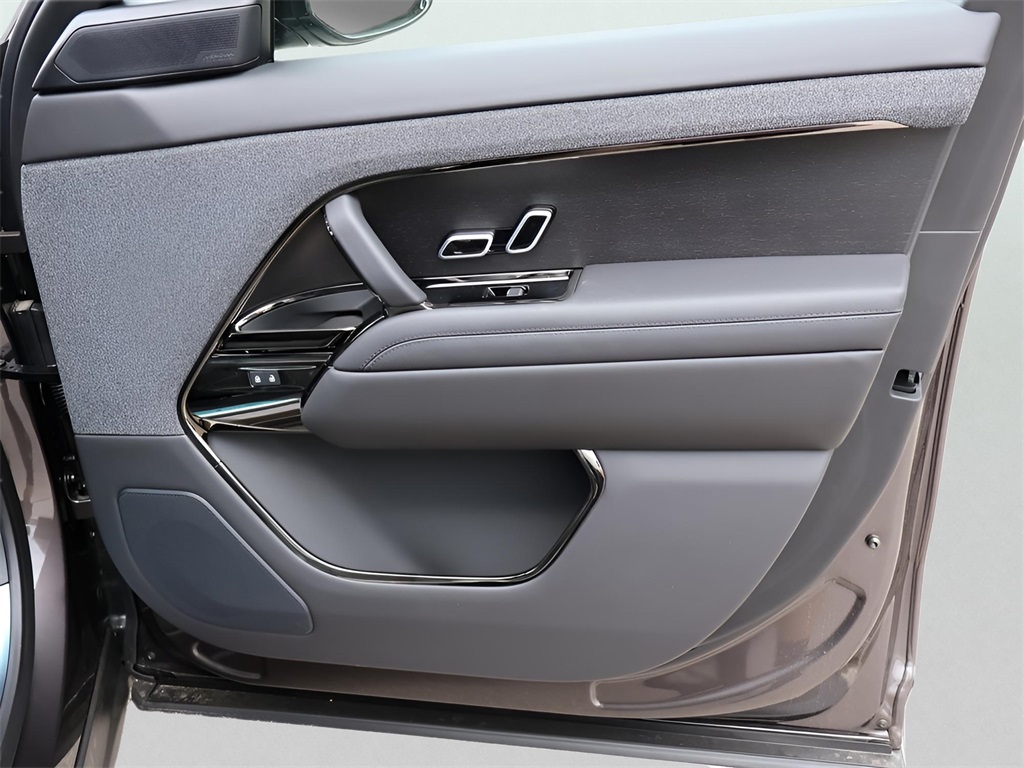 2025 Land Rover Range Rover Sport SE photo 12