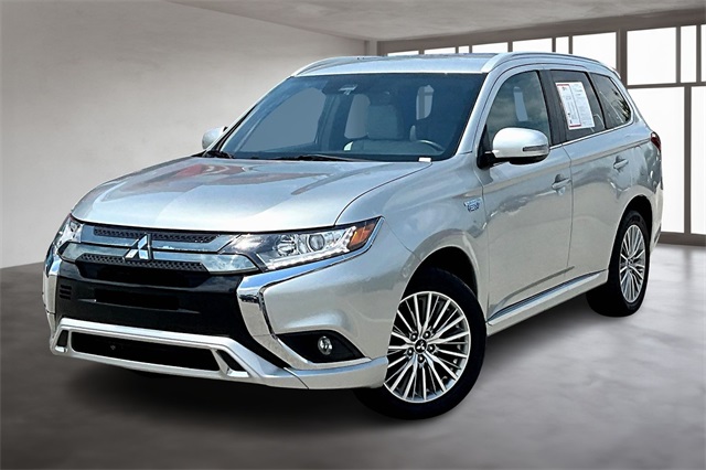 2022 Mitsubishi Outlander PHEV LE photo 2