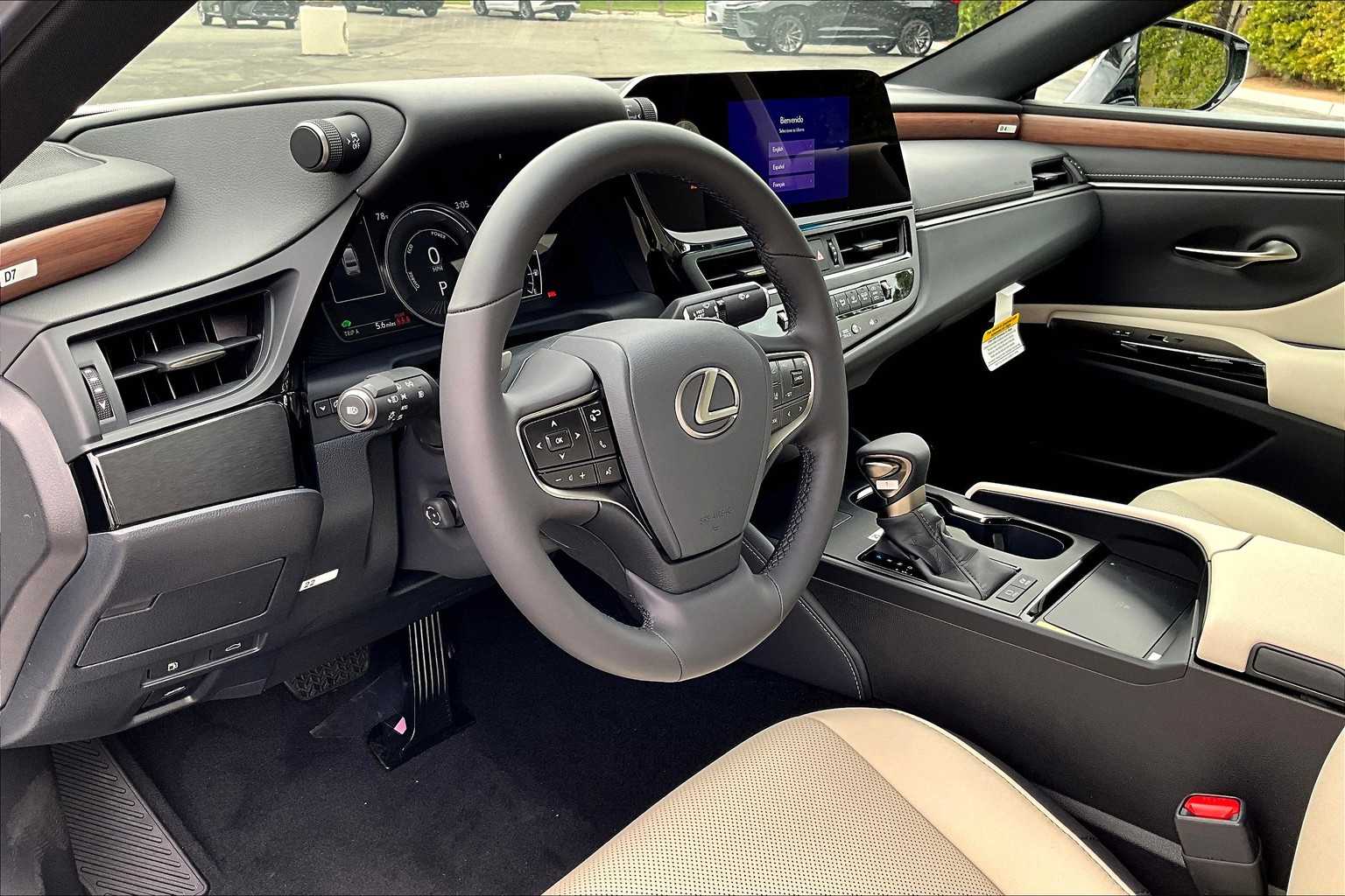2025 Lexus ES 300h photo 10