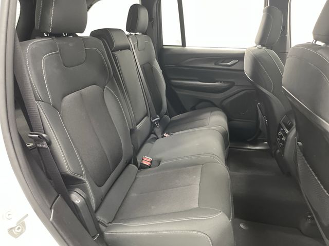 2024 Jeep Grand Cherokee Laredo photo 28