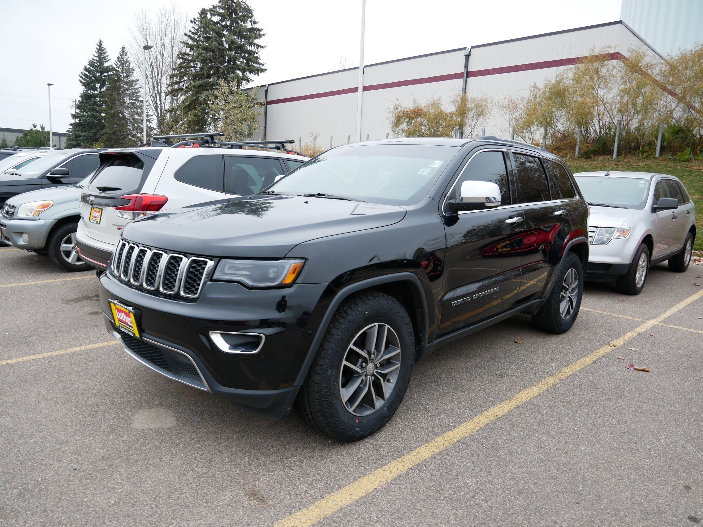 2017 Jeep Grand Cherokee Limited photo 3