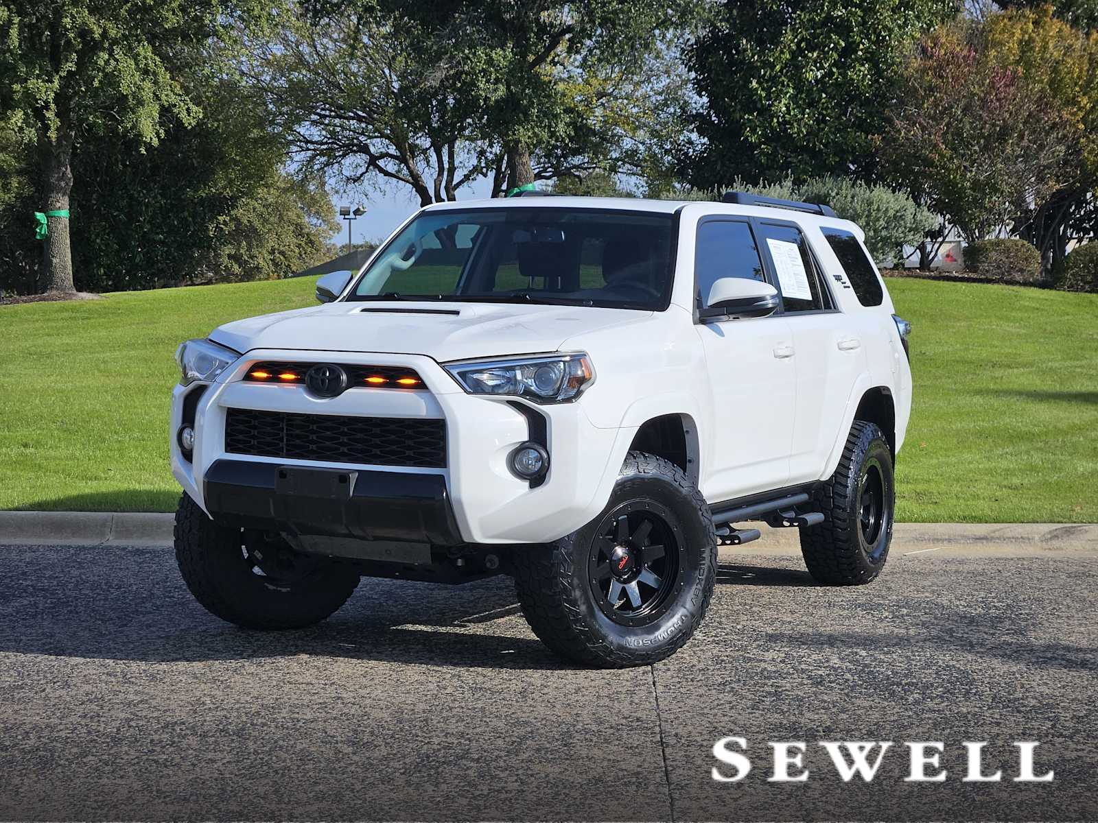 2019 Toyota 4Runner TRD Off-Road Premium's photo