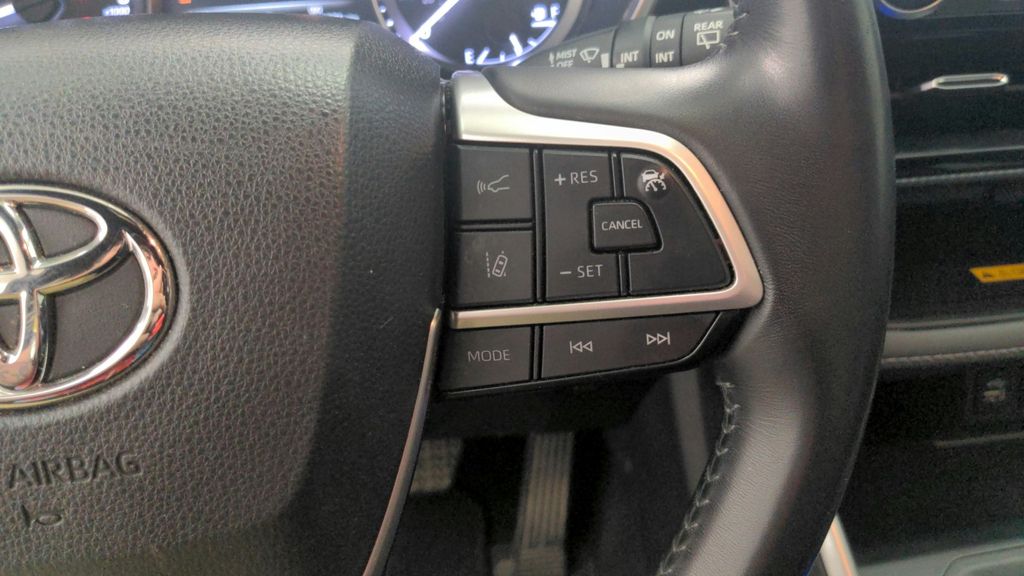 2023 Toyota Highlander XSE photo 18