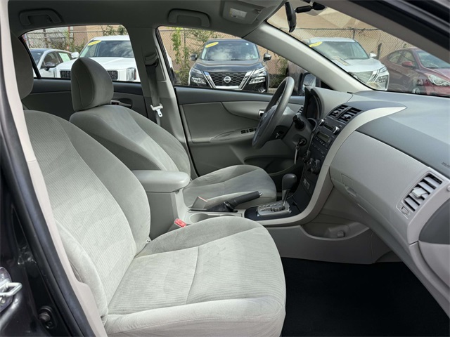 2010 Toyota Corolla LE photo 15