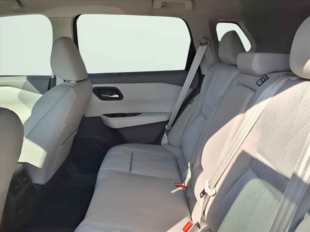 2025 Nissan Rogue SV photo 9