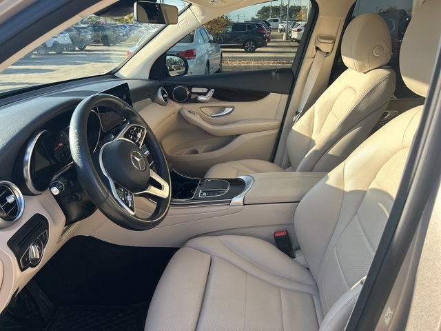 2022 Mercedes Benz GLC 300 photo 2