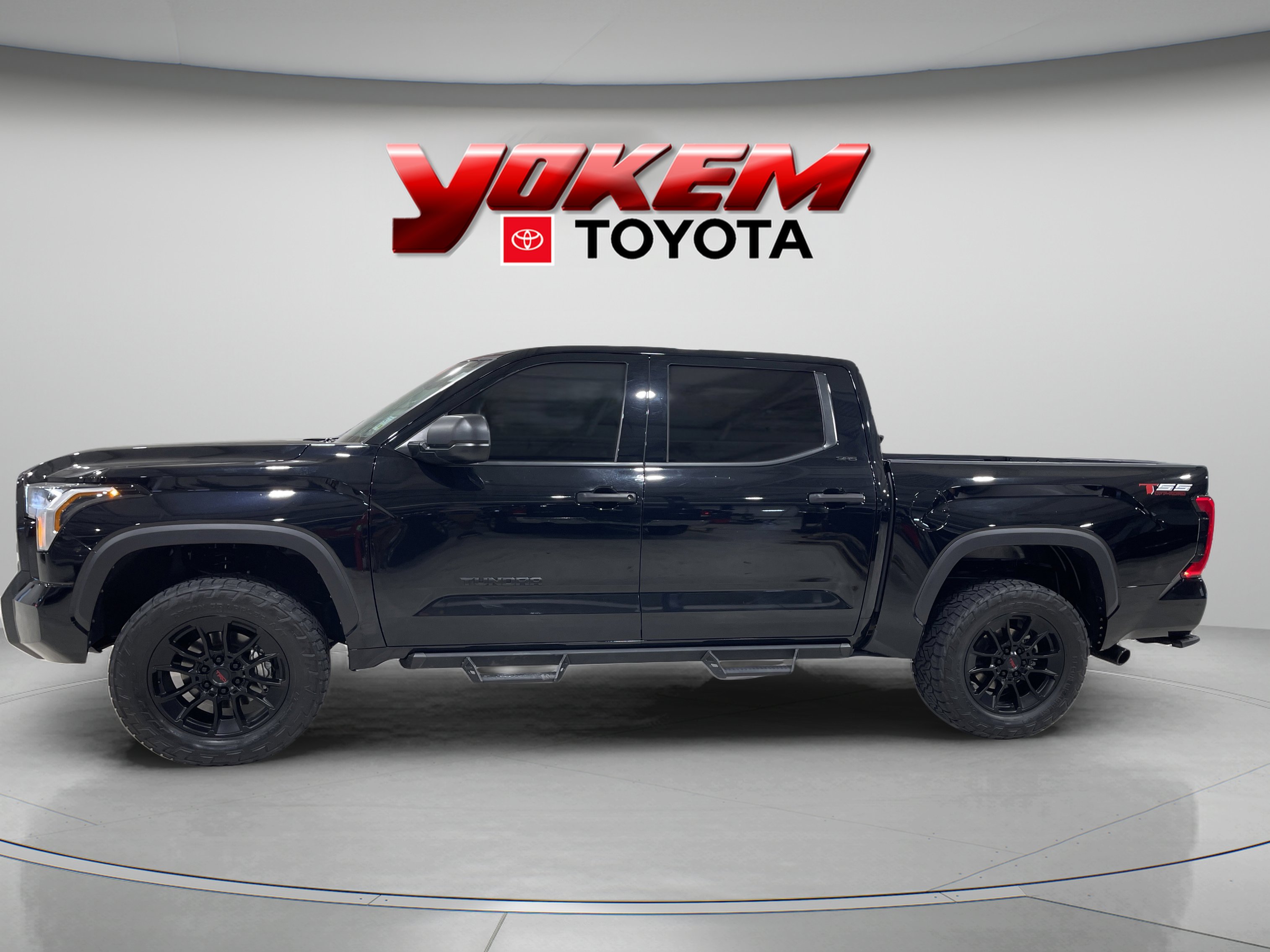 2023 Toyota Tundra SR5 photo 2