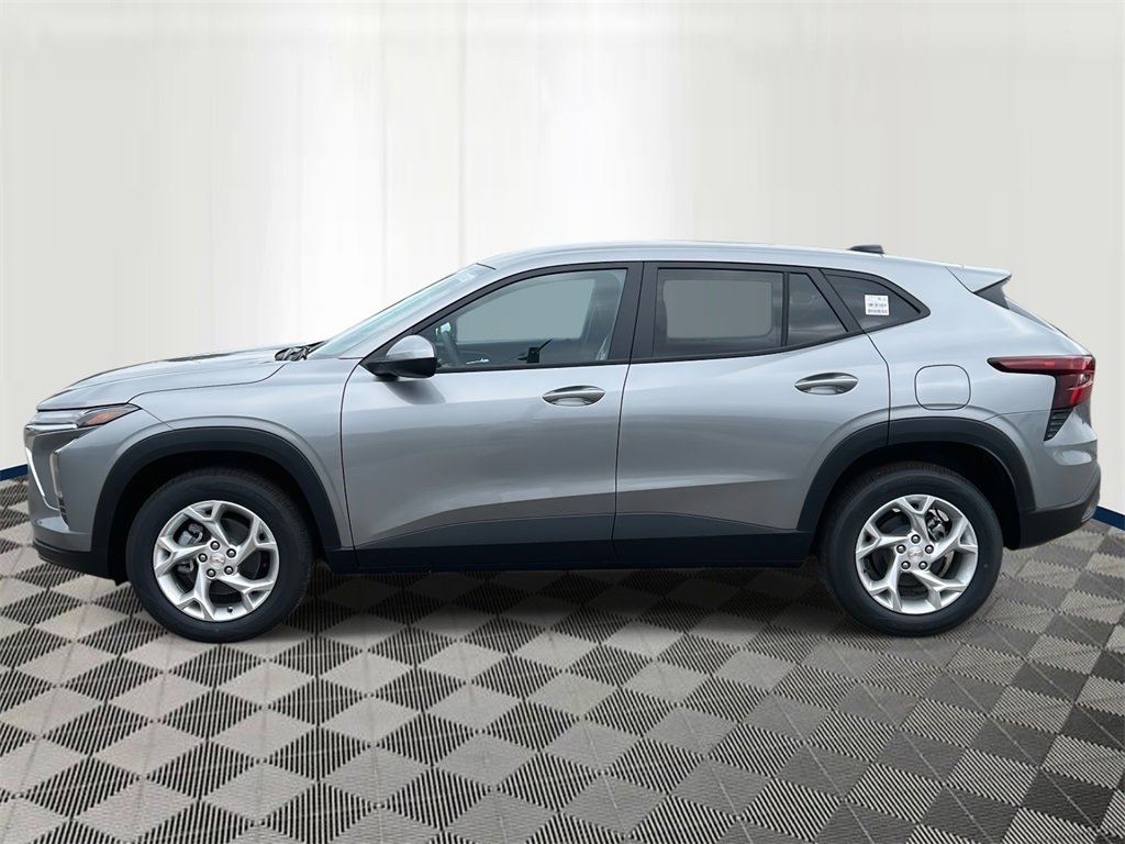2026 Chevrolet Trax LS photo 2