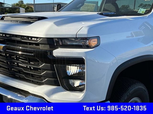 2024 Chevrolet Silverado 3500HD photo 2
