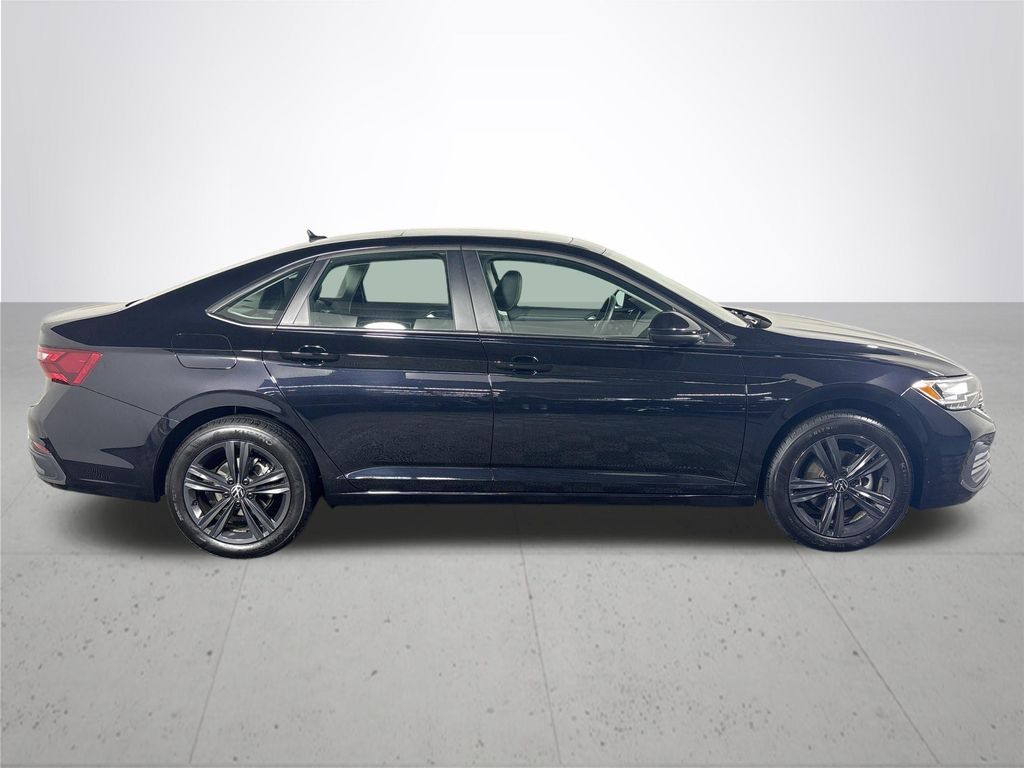 2024 Volkswagen Jetta SE photo 5