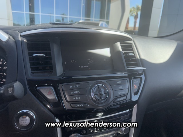 2018 Nissan Pathfinder S photo 3