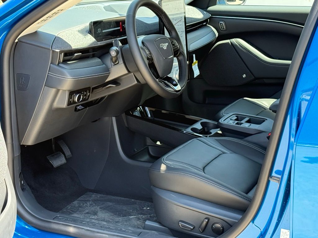 2025 Ford Mustang Mach-E Premium photo 6