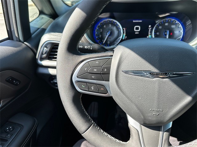 2025 Chrysler Pacifica photo 33