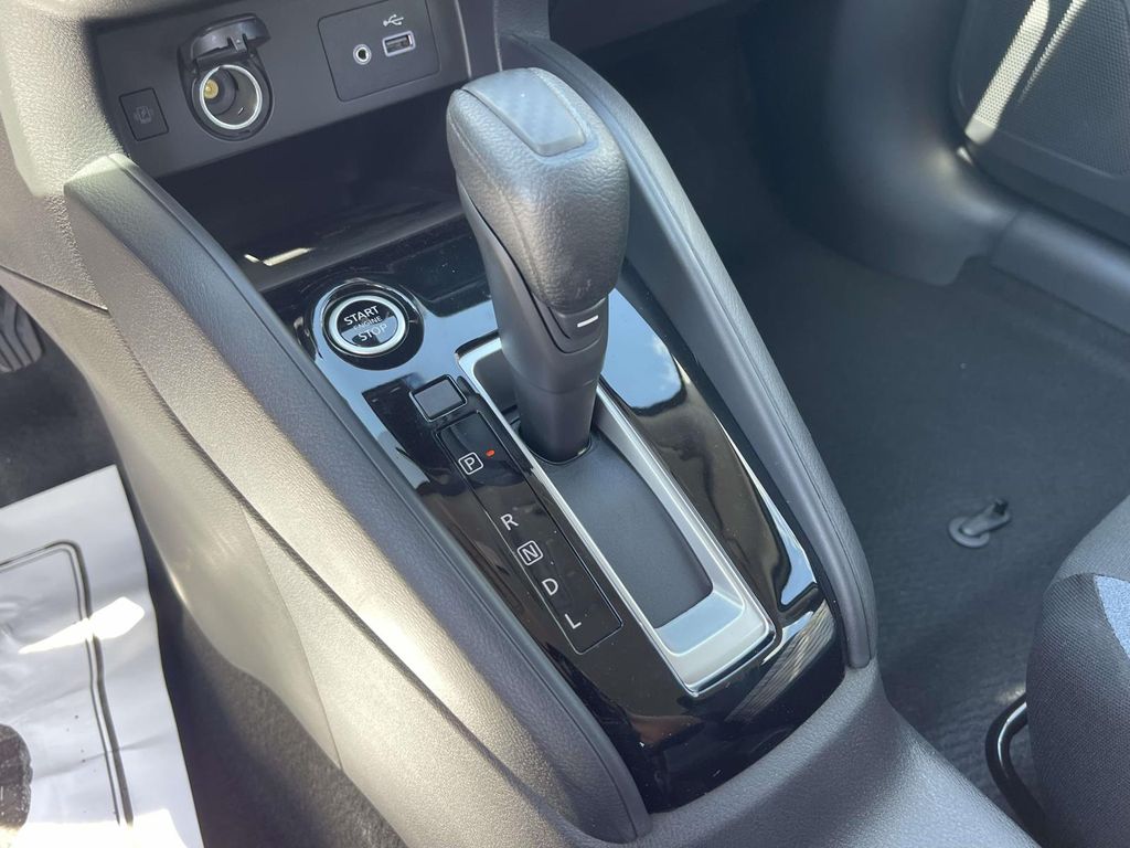 2025 Nissan Versa SV photo 27