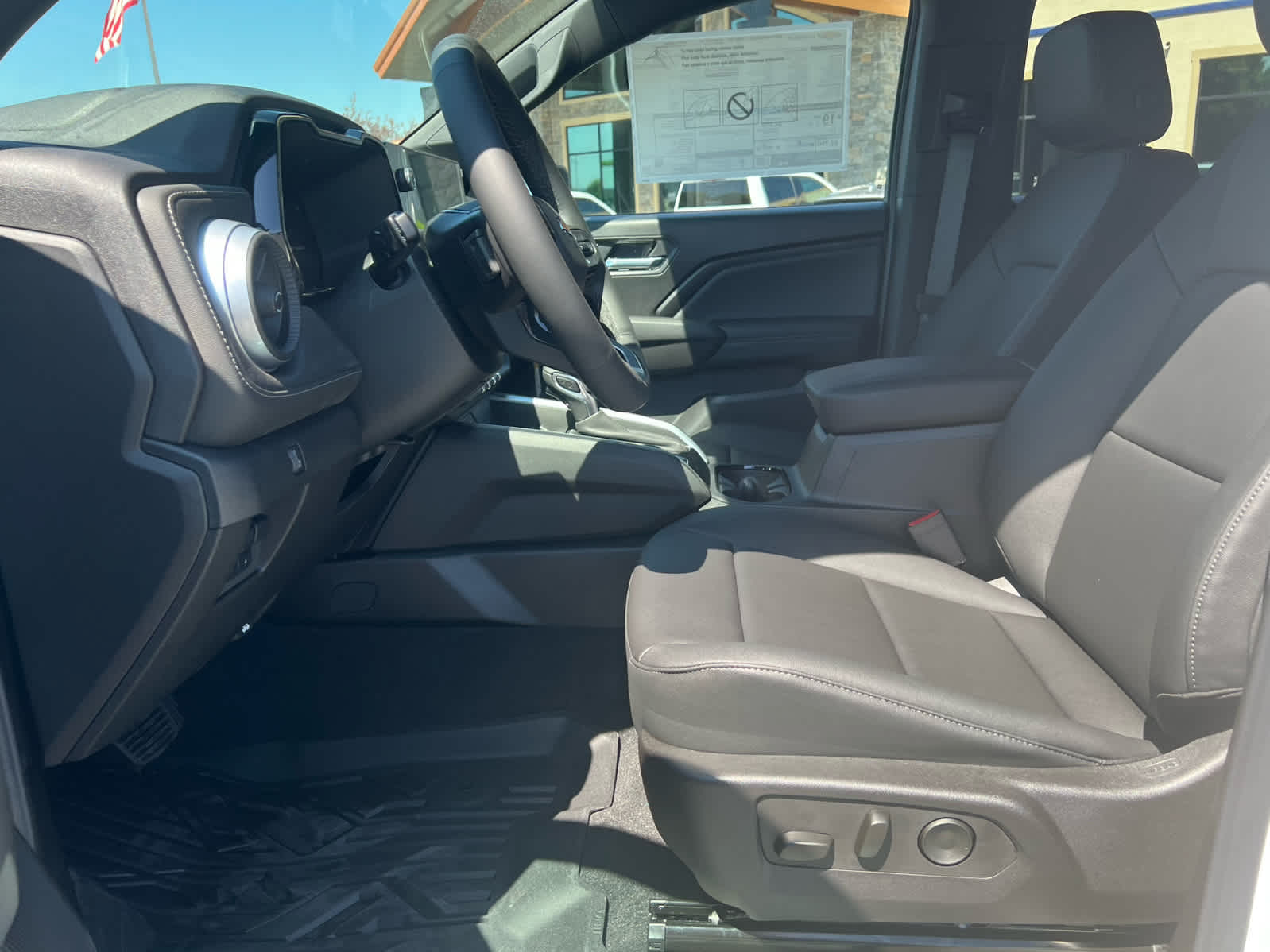 2025 Chevrolet Colorado Work Truck LT photo 15