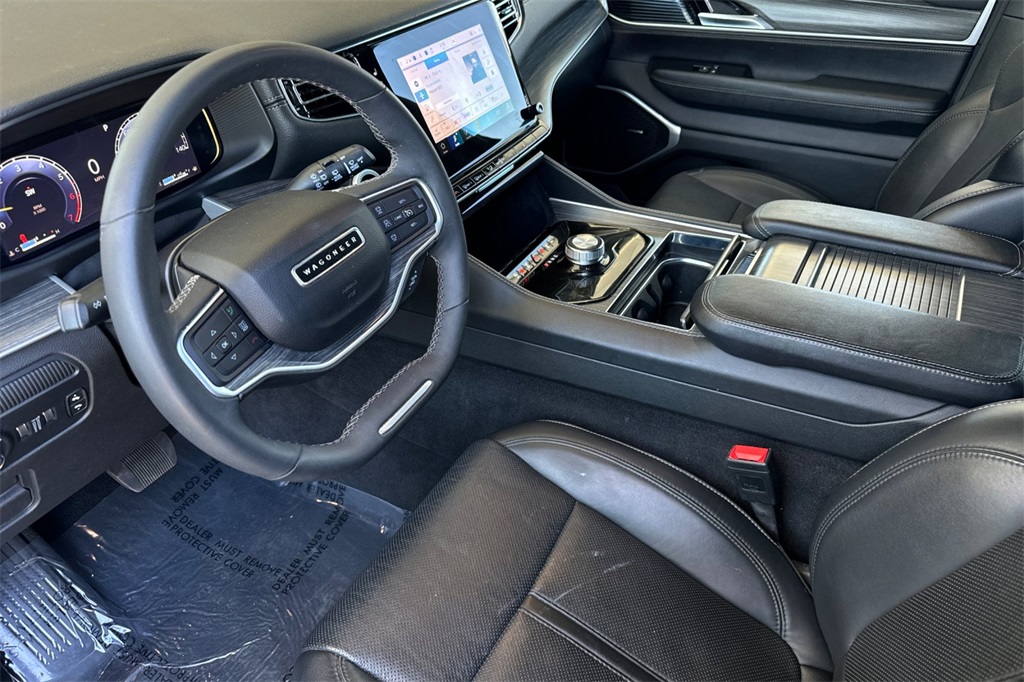 2024 Jeep Wagoneer L Series II photo 11