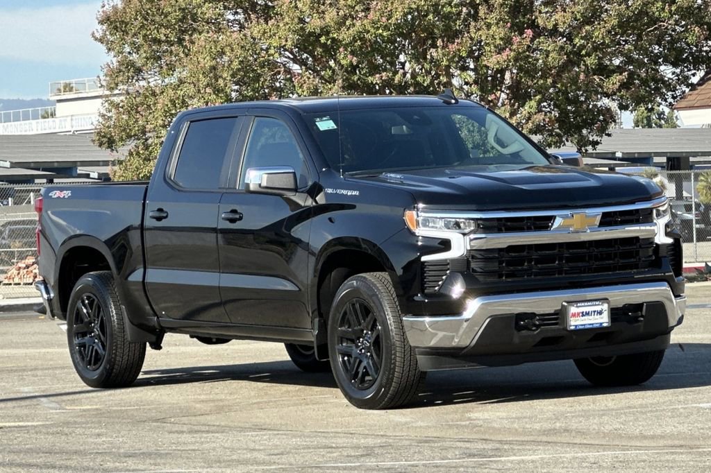 2025 Chevrolet Silverado 1500 LT photo 2