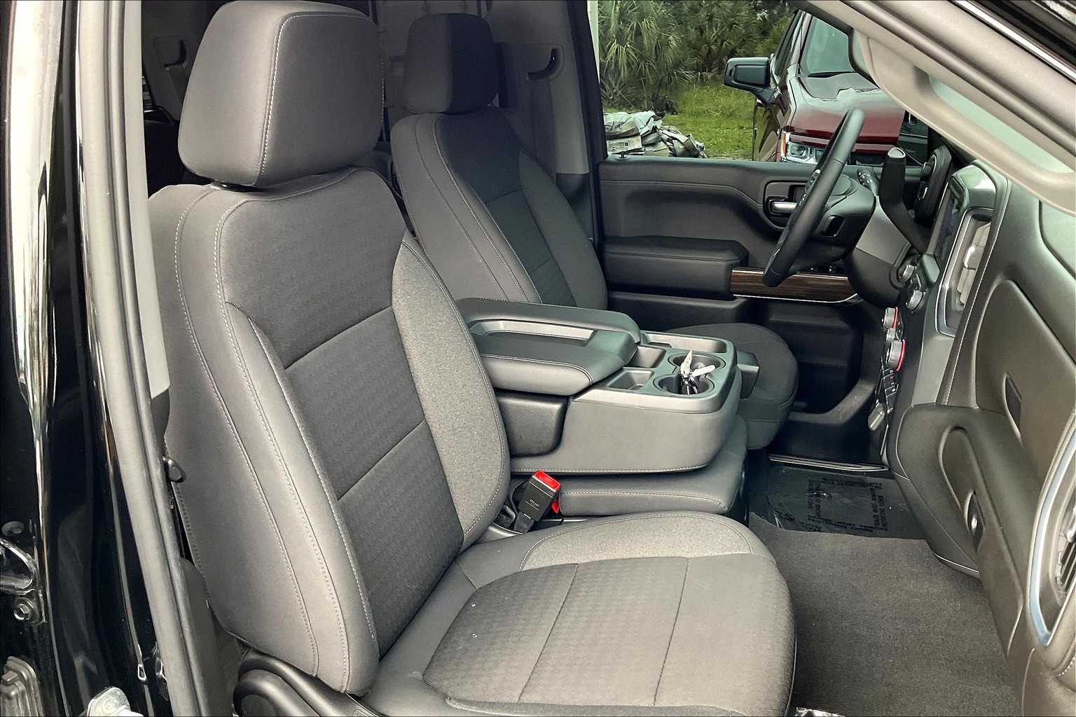 2021 Chevrolet Silverado 1500 RST photo 7