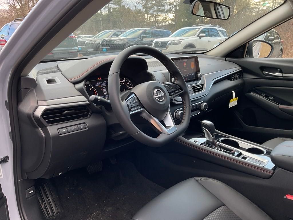 2025 Nissan Altima 2.5 SR photo 11