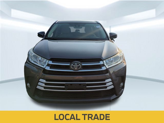 2017 Toyota Highlander SE XLE photo 2
