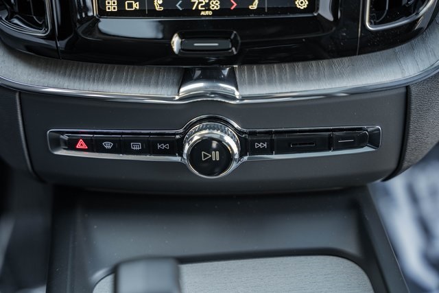 2025 Volvo XC60 Hybrid T8 Plus photo 21