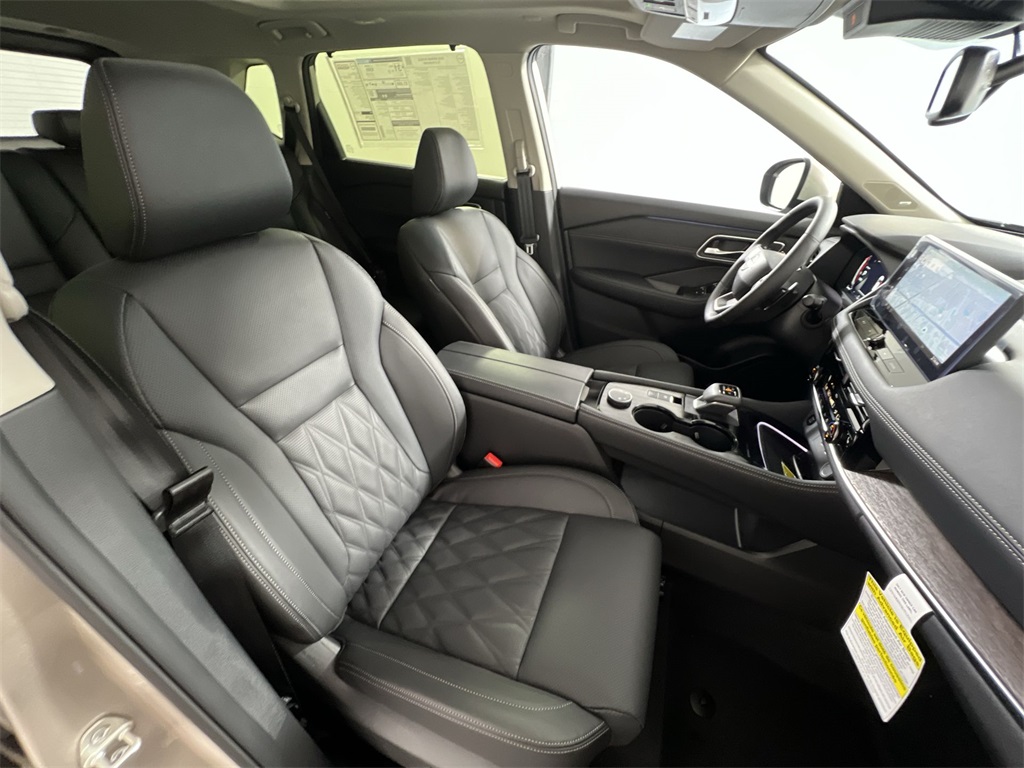 2026 Nissan Rogue Platinum photo 24