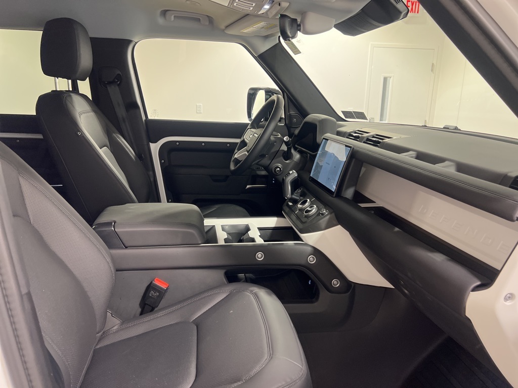 2025 Land Rover Defender 130 S photo 23