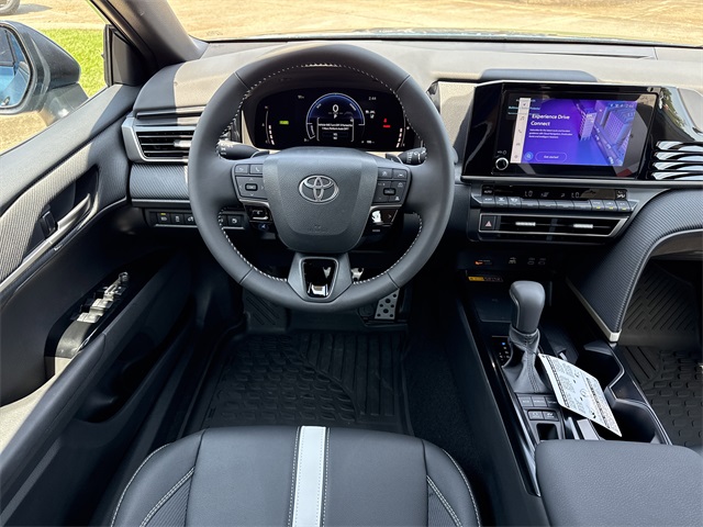 2025 Toyota Camry SE photo 13