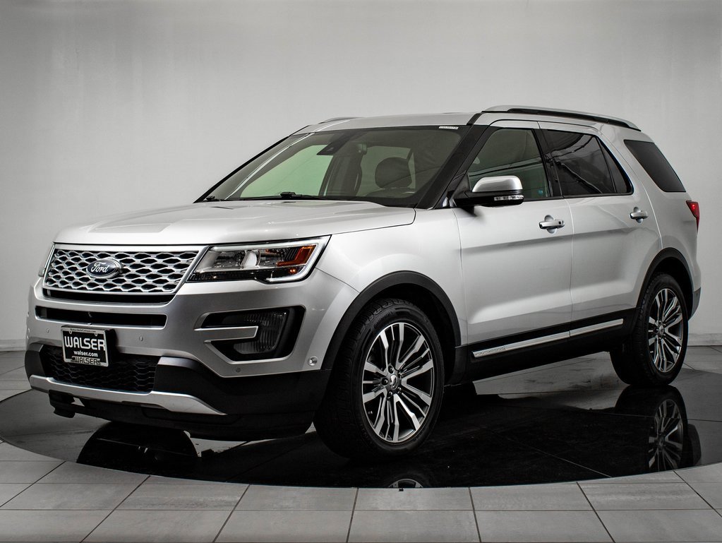 2017 Ford Explorer Platinum's photo