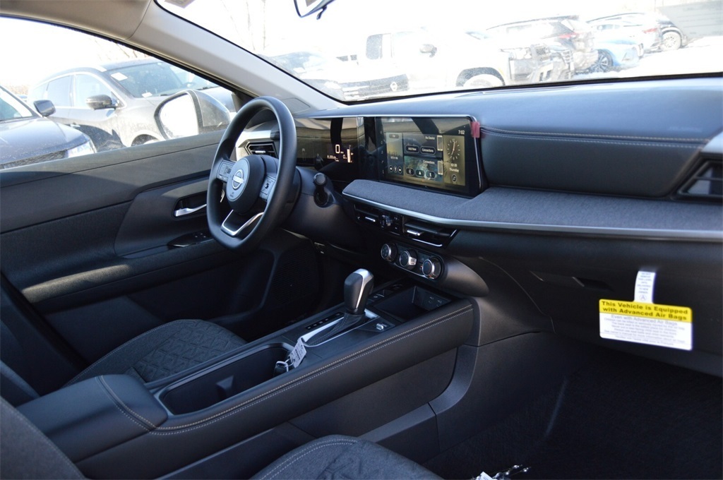 2025 Nissan Kicks SV photo 15