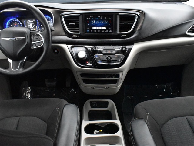 2021 Chrysler Voyager L photo 9