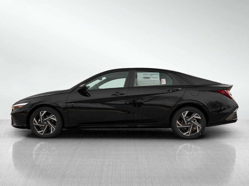 2025 Hyundai Elantra SEL Sport photo 3