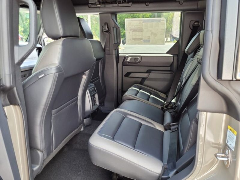 2025 Ford Bronco Outer Banks photo 6