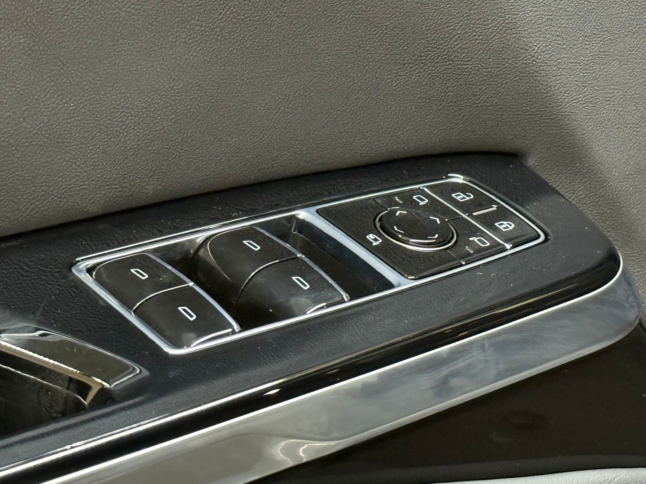 2025 Cadillac Escalade ESV Luxury photo 21