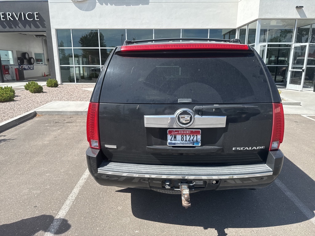 2011 Cadillac Escalade Luxury photo 3