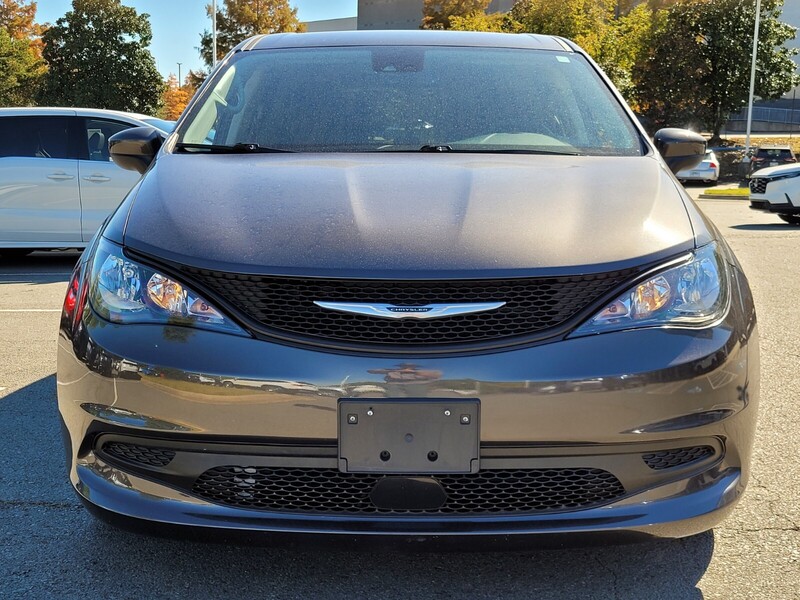 2023 Chrysler Voyager LX photo 4