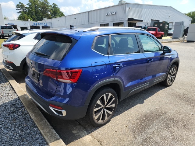 2023 Volkswagen Taos SE photo 3