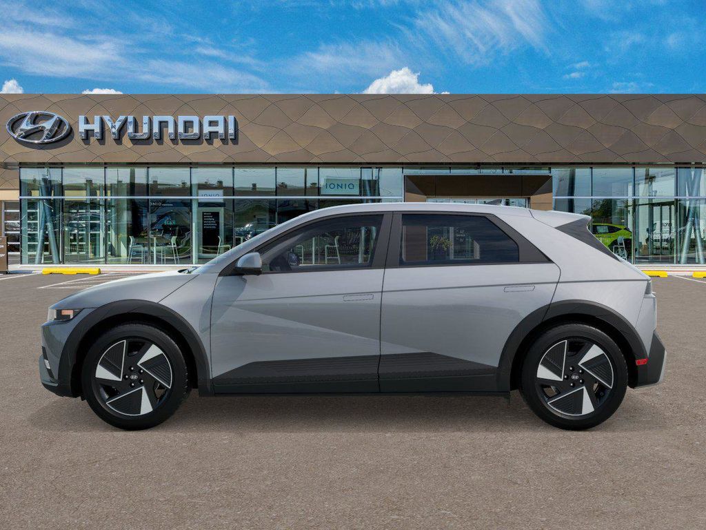 2025 Hyundai Ioniq 5 SE Standard Range photo 17
